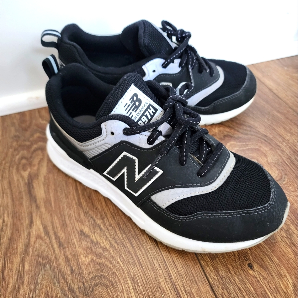 New Balance 997H kids Sneaker sz 2